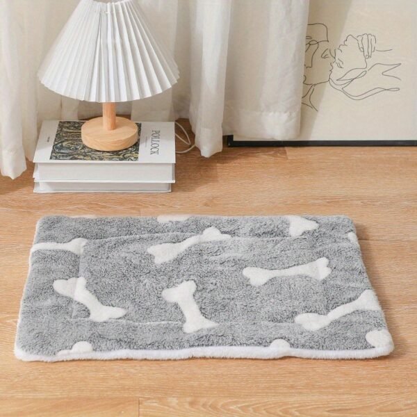 Self-Warming Cat Bed Mat Washable Dog Bed Crate Mat Soft Pet Sleeping Mat For Dogs And Cats Reversible Fleece Dog Crate Kennel Pad Cat Pet Bed - Image 7