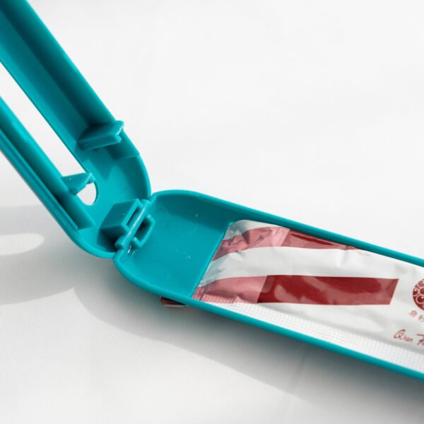 The Hot Cat Strip Spoon Feeder Squeezes Snack Pet Feeding Tools - Image 3