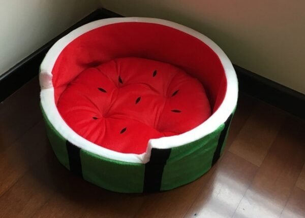 Four seasons kennel watermelon bed home quiet warm cat litter Teddy bear small dog cat watermelon sofa