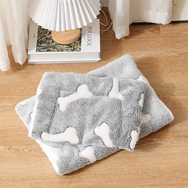 Self-Warming Cat Bed Mat Washable Dog Bed Crate Mat Soft Pet Sleeping Mat For Dogs And Cats Reversible Fleece Dog Crate Kennel Pad Cat Pet Bed - Image 8