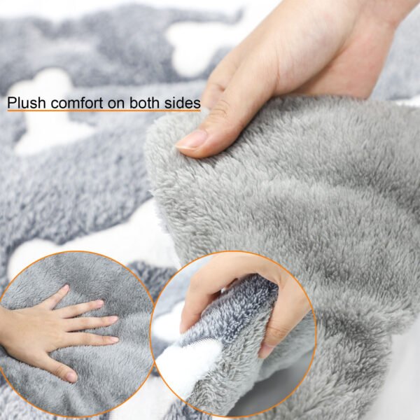 Self-Warming Cat Bed Mat Washable Dog Bed Crate Mat Soft Pet Sleeping Mat For Dogs And Cats Reversible Fleece Dog Crate Kennel Pad Cat Pet Bed - Image 3