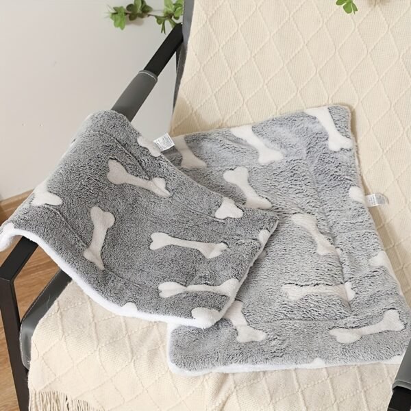 Self-Warming Cat Bed Mat Washable Dog Bed Crate Mat Soft Pet Sleeping Mat For Dogs And Cats Reversible Fleece Dog Crate Kennel Pad Cat Pet Bed - Image 9